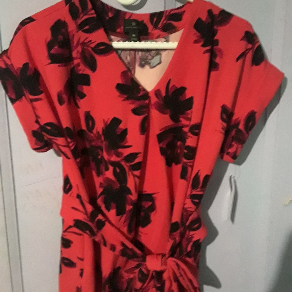 NWT Worthington red floral top